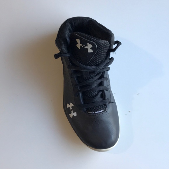 Under armour basketball shoes - Picture 3 of 3